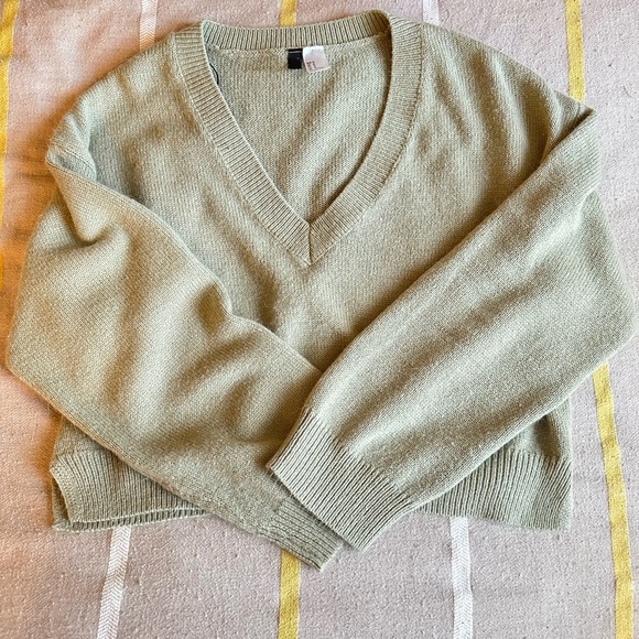 H&M Sage V-Neck Sweater - Picture 2 of 4